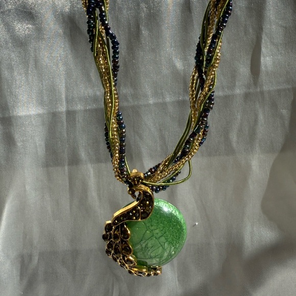 Vintage women’s Green Pendant Necklace with Beaded Details - Picture 6 of 8